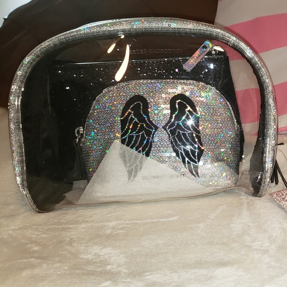 💞 Victoria's Secret Duffle Bag & Travel Accessories-6 pieces total (org. $214) - Picture 3 of 14